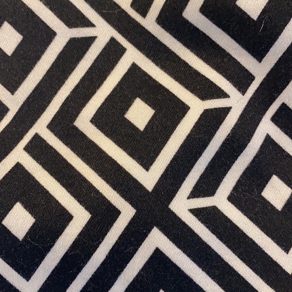 INC shorts black and white geometric print size 4 - Picture 2 of 5